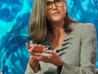 ARK Doubles Down on Coinbase (COIN) With $21.6M Buy After SEC Suit Dragged COIN Lower