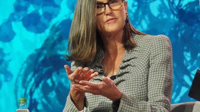 ARK Doubles Down on Coinbase (COIN) With $21.6M Buy After SEC Suit Dragged COIN Lower