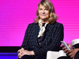 U.S. Senator Lummis, Crypto Lobbyists Urge Court to Dismiss SEC's Coinbase Lawsuit