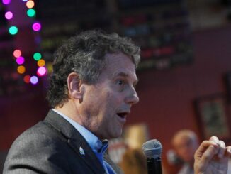 Top Senate Democrat Brown Tells Gensler, Yellen, Behnam to Use Powers to Address Crypto