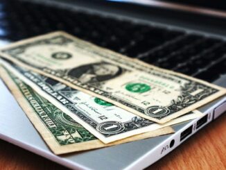 Trading pool yields on GMX. (GMX)