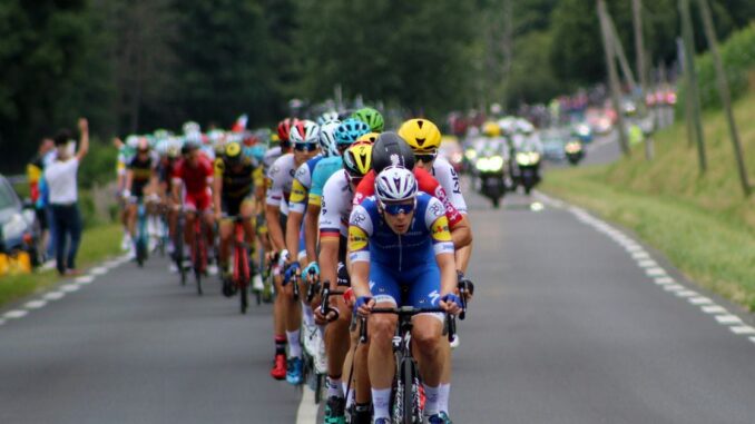 New York Stock Exchange with banner flagging ProShares Bitcoin Strategy ETF on the day it started trading.